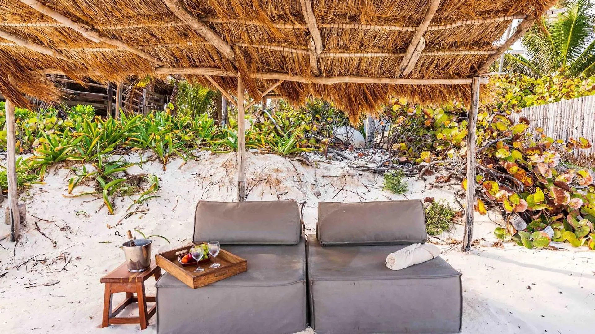Phoenix Tulum Pueblo Hotel